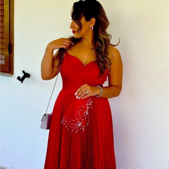 Laundry by Shelli Segal Red spaghetti strap crisscross back, full pleated dress - Picture 3 of 5